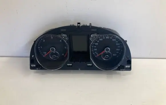 Volkswagen PASSAT B7 Speedometer (instrument cluster) 3AA920970A
