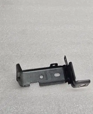 Volvo XC40 Fender mounting bracket 31469375