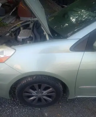 Toyota Sienna XL20 II Fender