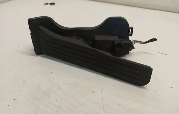 Volkswagen PASSAT B6 Accelerator throttle pedal 1K1721503L 6PV00860000