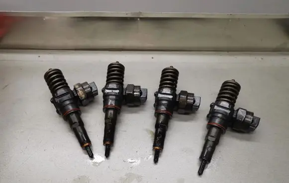 Volkswagen Sharan Fuel injectors set 038130073AC 0414720029