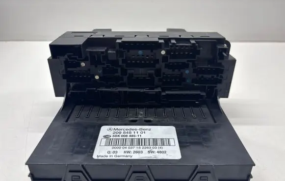 Mercedes-Benz C W203 Fuse module 2095451101
