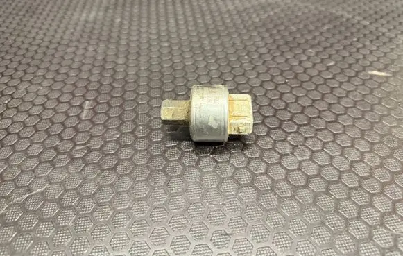 Opel Vectra B Air conditioning (A/C) pressure sensor 90506751 280446 48537