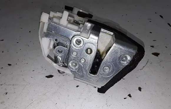 Suzuki SX4 Rear door lock