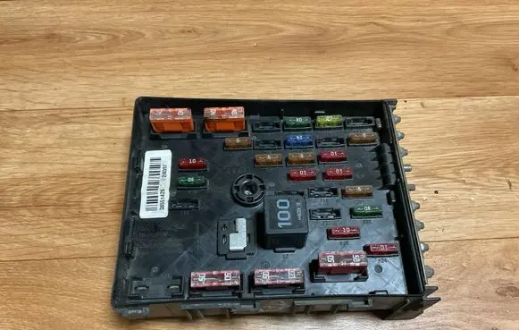 Volkswagen PASSAT B6 Fuse module 3C0937125 63592777 96359277