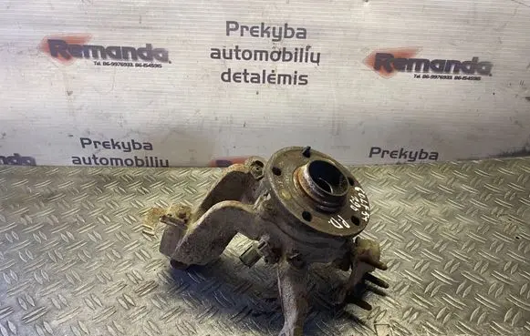 Volkswagen Golf Plus Front wheel hub