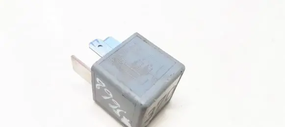 Volkswagen PASSAT B5.5 Other relay 8D0951253