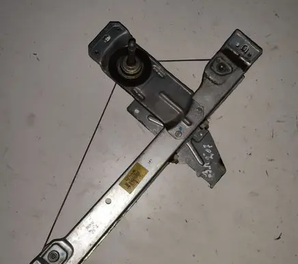 Rear door manual window regulator