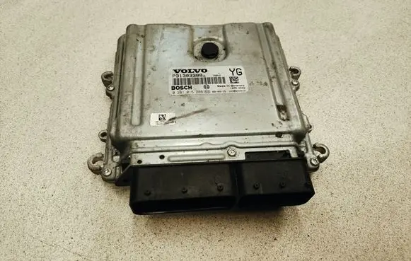 Volvo V70 Engine control unit/module P31303388 1039S30872 0281015286