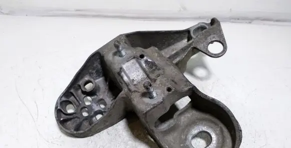 Engine mounting bracket