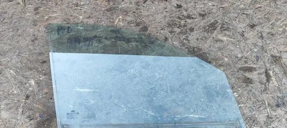 Hyundai Santa Fe Front door window glass four-door 43R000382 DOT748AS2M352
