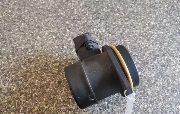 Chrysler PT Cruiser Mass air flow meter 0281002572 05033109AB
