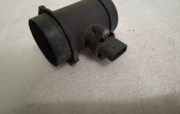 Audi A6 S6 C5 4B Mass air flow meter 059906461E