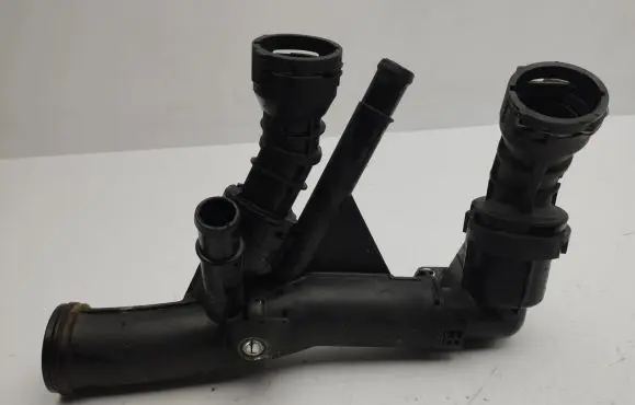 Volkswagen Arteon Engine coolant pipe/hose 04L121071E