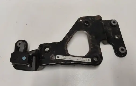 BMW X5 E70 Pneumatic air compressor holding bracket 6775479 6785506