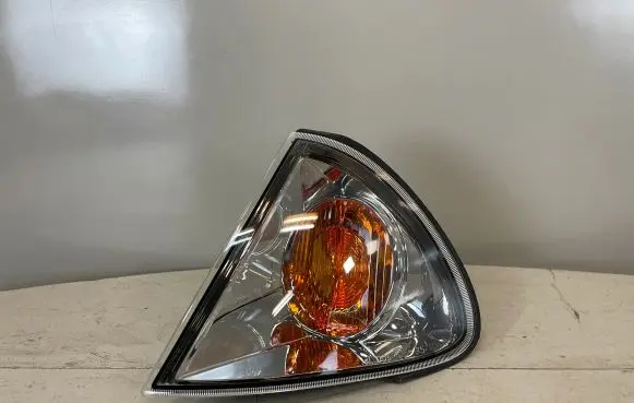Toyota Avensis T220 Front indicator light 8152005030 0050535 0535