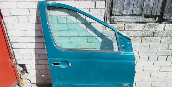 Mercedes-Benz Vaneo W414 Front door
