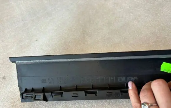Volkswagen Sharan Door glass trim 7N5839902C