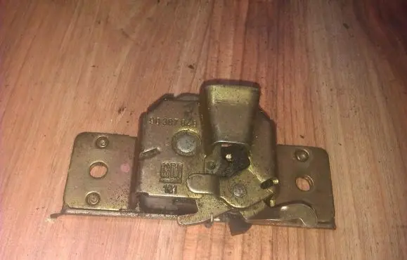 Opel Tigra A Tailgate/trunk/boot lock/catch/latch 90387848