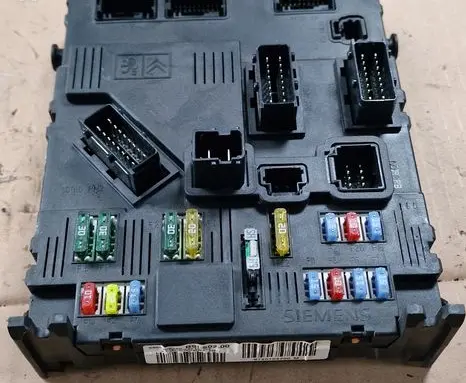 Peugeot 407 Trunk lid opening control unit 