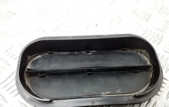 Volkswagen Golf VII Quarter panel pressure vent 6R0819465