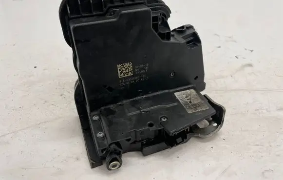 Opel Insignia B Front door lock