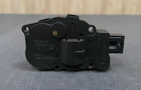 Mercedes-Benz E A207 A/C air flow flap actuator/motor 2219066900 A2219066900 K9749006EB