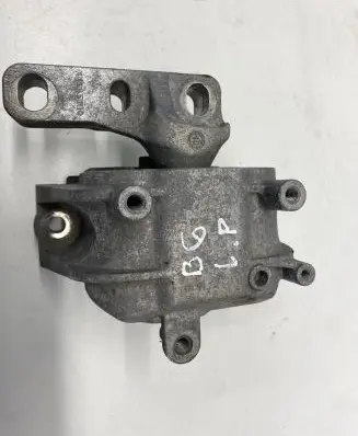 Volkswagen Touran I Engine mount bracket HM345m10