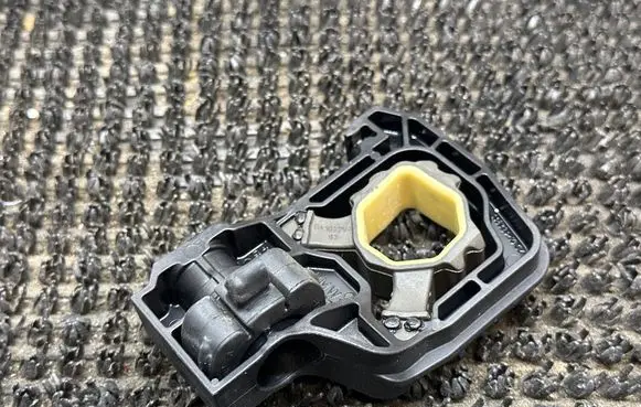 BMW 6 F12 F13 Radiator mount bracket 7575247