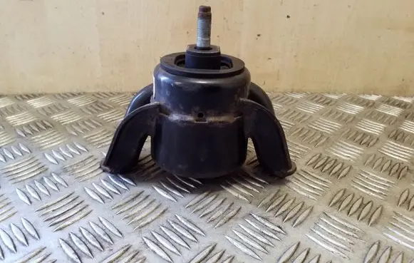 KIA Rio Engine mount bracket
