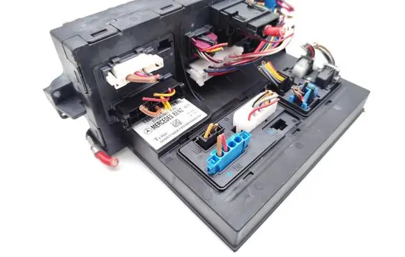 Mercedes-Benz E W211 Fuse module 2115453901