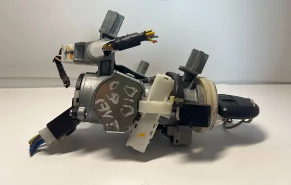 Mitsubishi Pajero Ignition lock B721121