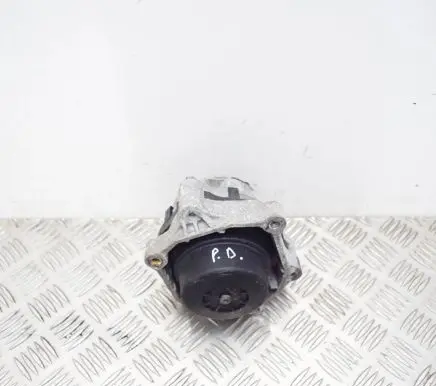 BMW 2 F22 F23 Engine mount bracket 6873704