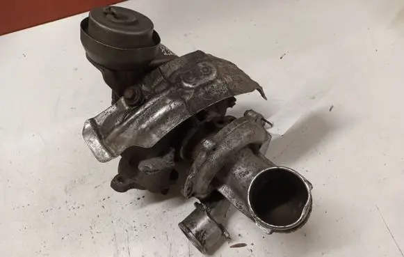 Toyota Corolla Verso AR10 Turbo 0707040150 172010R010 VB14