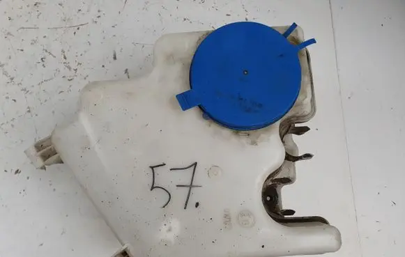 Mercedes-Benz B W245 Windshield washer fluid reservoir/tank A1698690220
