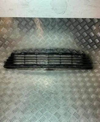 Toyota Auris E180 Front bumper lower grill 53112-02670