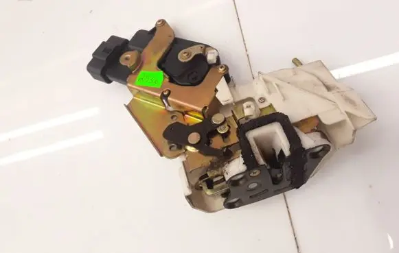 Suzuki Ignis Rear door lock