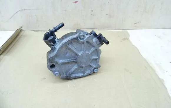 Peugeot 208 Vacuum pump