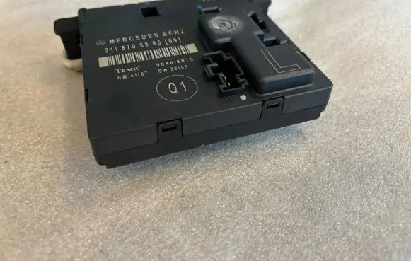 Mercedes-Benz E W211 Other control units/modules 2118703385 00406075 A2118703385