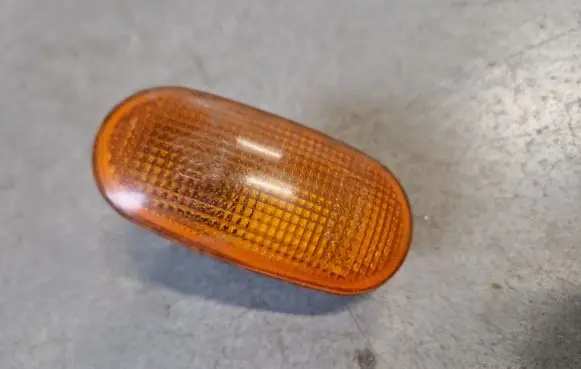 Mitsubishi L200 Front fender indicator light