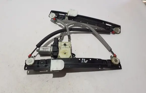 Rear window lifting mechanism without motor