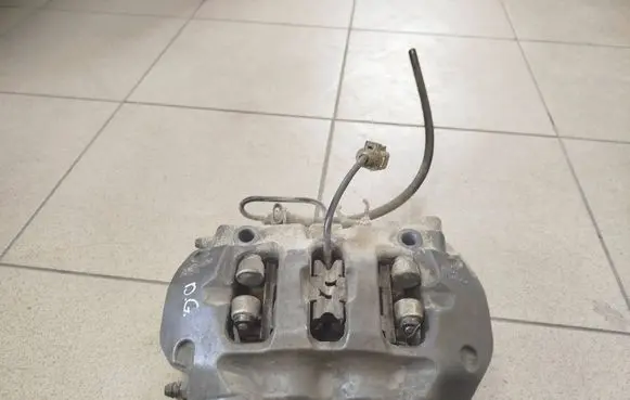 Porsche Cayenne (92A) Rear brake caliper 7P0615424