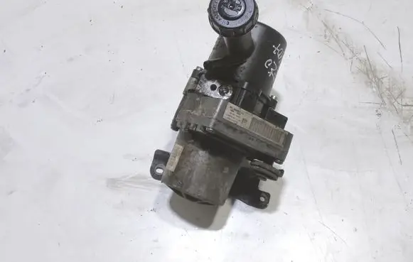 Peugeot 407 Power steering pump A5093071