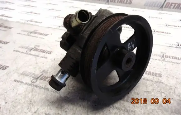 Toyota Avensis T220 Power steering pump