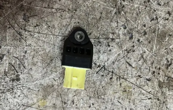 Toyota RAV 4 (XA40) Airbag deployment crash/impact sensor 898310R100