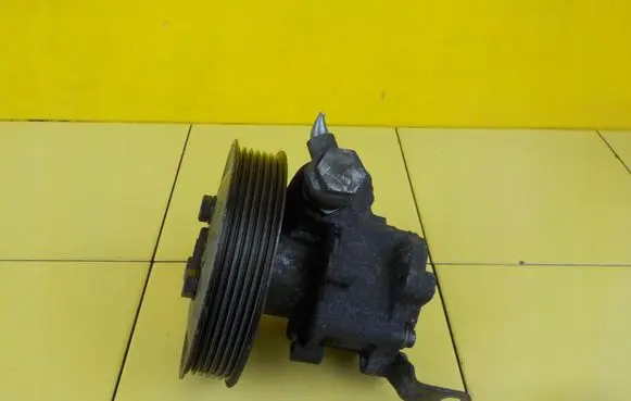 BMW X1 E84 Power steering pump 678045902 N47D20C
