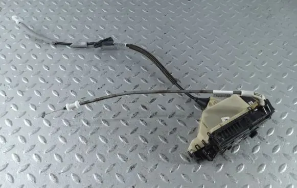 Citroen DS5 Front door lock 9686919180