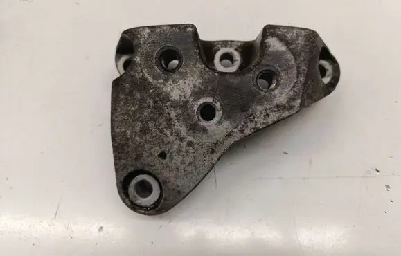 Jeep Cherokee Engine mounting bracket 68141735AC