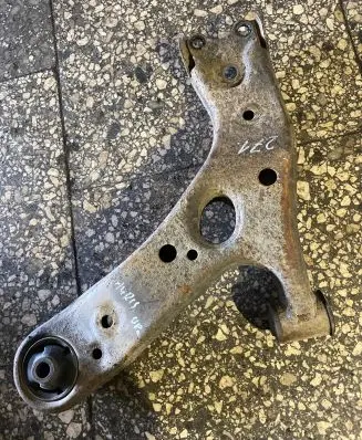 Toyota Auris 150 Front lower control arm/wishbone