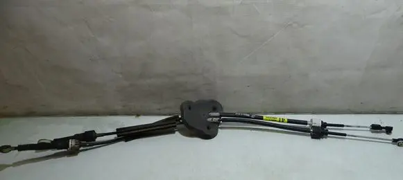 Renault Megane III Gear shift cable linkage 8200781046